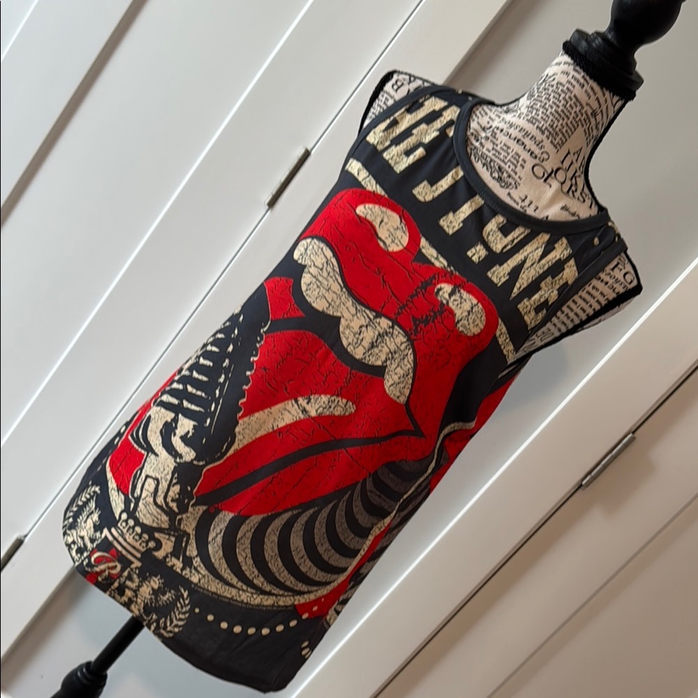 Stylish Red Graphic Tank Top
